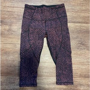 Lululemon size 6 cropped leggings